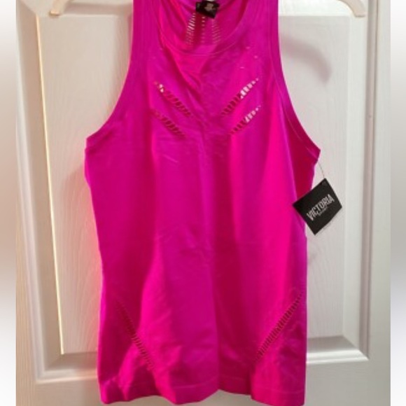 New Victoria’s Secret sport top - Picture 3 of 9
